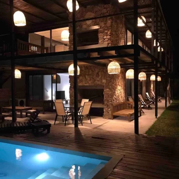 Casa en El Chorro, Punta del Este – diseño de Nacho Delvecchio con vista al mar