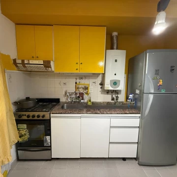 Venta departamento 2 dormitorios y cochera, Ludueña.