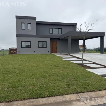 Casa en venta en el Barrio Amarras, Puertos / Escobar