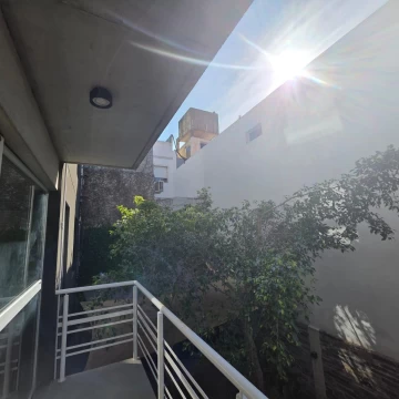 VENTA DEPTO 2 AMBIENTES. COCHERA. TERRAZA. PARRILLA. VICENTE LOPEZ