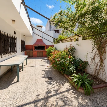 VENTA CASA 4 AMB CON COCHERA Y PATIO | APTO CREDITO