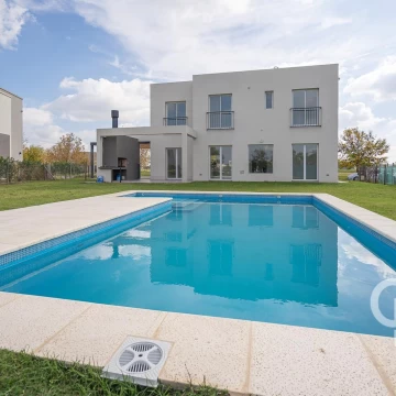 Casa en venta 4 ambientes en El Canton - Golf