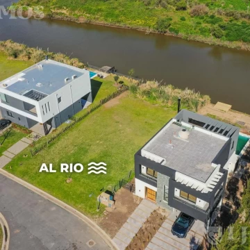 LOTE AL RÍO DE 562 M2 - CON AMARRA -  EN VENTA EN EL CANAL- VILLANUENA