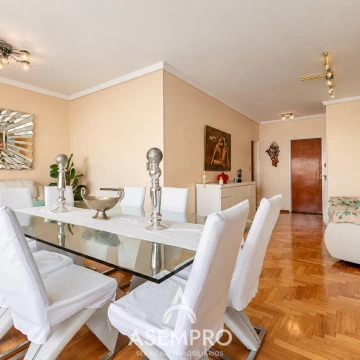 DEPARTAMENTO DE 4 AMBIENTES CON DEPENDENCIA, COCHERA Y BAULERA - 127 M2 TOTALES
