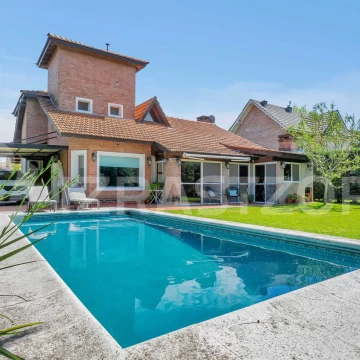 Casa en venta sobre lote central en La Delfina