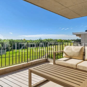 Departamento de categoría de 4 ambientes con vista al golf en Residence, Pilara