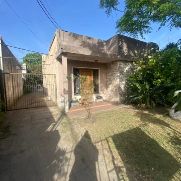 VENTA CASA 4 AMBIENTES, BERAZATEGUI.