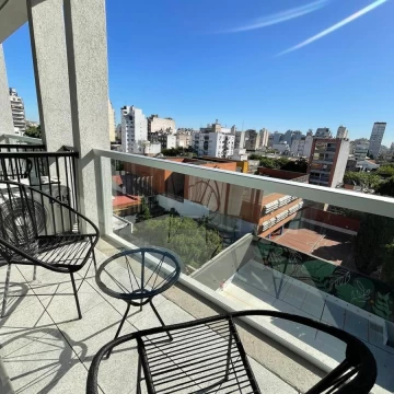 VENTA Monserrat MONOAMBIENTE con balcón luminoso