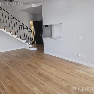 Departamento de 3 amb. resuelto en 2 plantas  en Chateau Del Portal