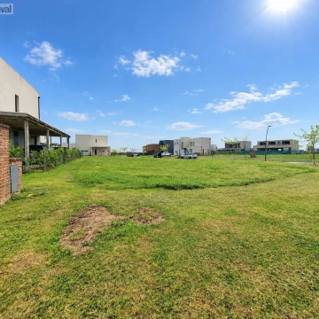 Lote en Barrio Riberas en esquina e interno