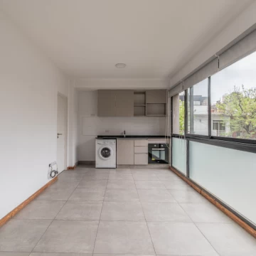 VENTA DE DEPARTAMENTO DE 2 AMBIENTES CON BALCÓN MUY LUMINOSO EN VILLA URQUIZA (DOHO).