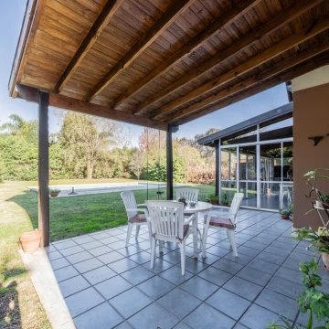VENTA CASA 4 AMBIENTES C/PISCINA, PARQUE, QUINCHO Y COCHERA EN ECHEVERRÍA DEL LAGO, CANNING