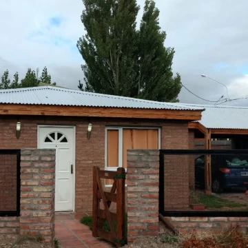 Venta casa 3 ambientes parquizada en Los Antiguos