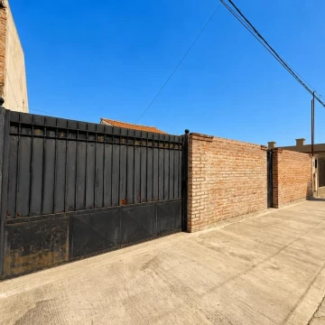 Casa en venta en Lazzari 86