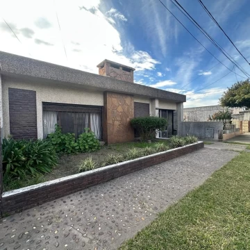 Casa en venta en Menéndez 559