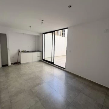 Venta depto monoambiente con patio propio y amenities - Balvanera