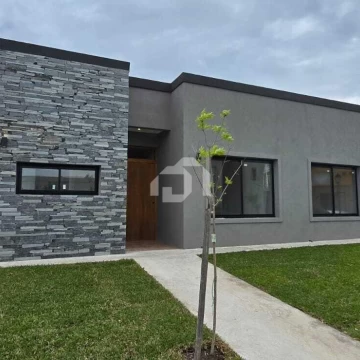 Casa  en Venta en San Ramiro, Pilar del Este, Pilar