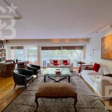 Venta Departamento Piso Entero 3/4 dormitorios Dependencia y Cochera La Isla Recoleta