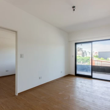 Venta. 2 ambientes. Apto Crédito. Frente. Balcon. Cochera.