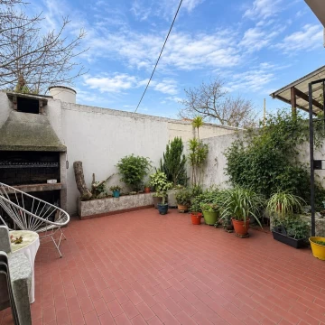 Ph al frente 4 ambientes, patio, parrilla y lavadero Temperley