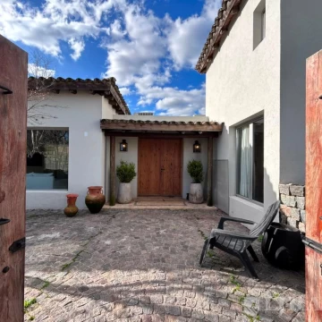 Casa con dos dormitorios - Resuelta en una sola planta - En venta en Santa María de Tigre
