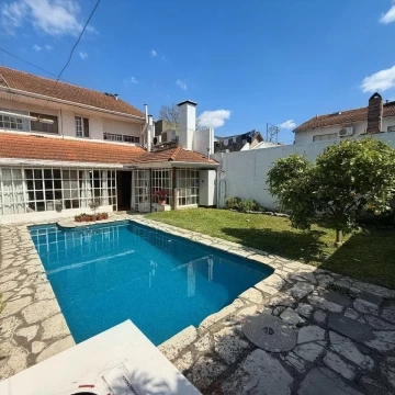 Casa en venta en Martínez  4 dormitorios con 3 cocheras  Piscina, jardín y quincho