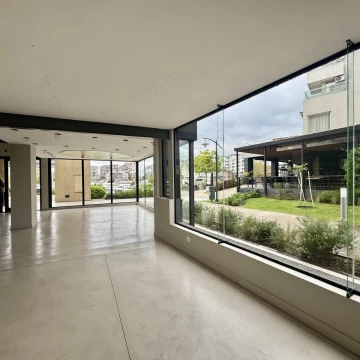 Alquiler de Local con dos plantas y terraza exlcusiva en Bahia Grande Nordelta