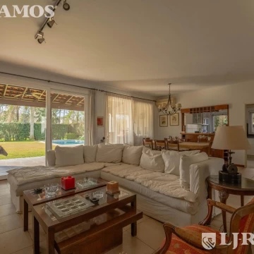 Casa en una sola planta en venta y/o alquiler en Santa Bárbara.