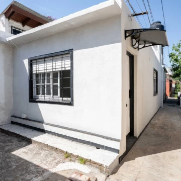 VENTA PH 2 AMBIENTES CON PATIO BERNAL OESTE