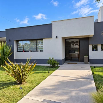 Espectacular Casa en Venta en Barrio Terruños de Araoz I, cochera cubierta, quincho, piscina.