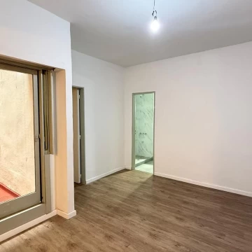2 amb. en P/BAJA con patio propio refaccionados - RECOLETA
