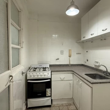 2 amb en P/BAJA con patio propio  refaccionados-  RECOLETA