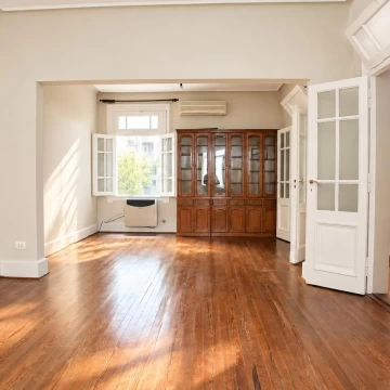 ALQUILER DEPARTAMENTO DÚPLEX 4 AMBIENTES EN RECOLETA – APTO PROFESIONAL