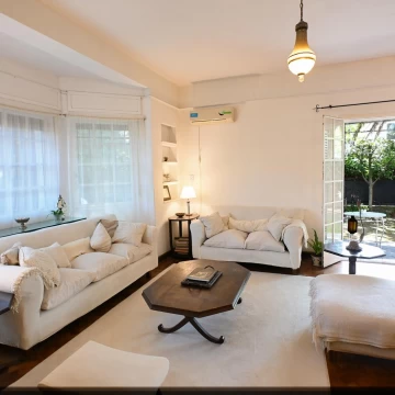 Casa en venta 8 ambientes con jardín en Acassuso San Isidro