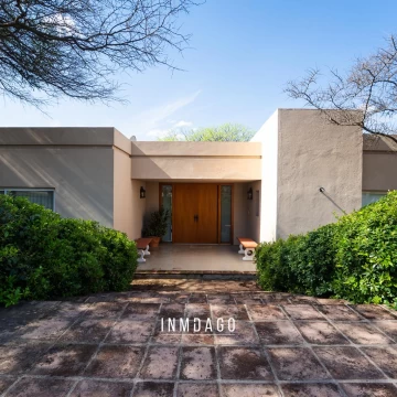 Casa en 5 Lomas | 2 dormitorios + cuarto de servicio | Excelente ubicación