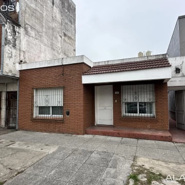 VENTA CASA 4 AMB EN VILLA LUZURIAGA OPORTUNIDAD A VALOR LOTE