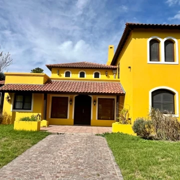Venta de Casa en La Celina , Ingeniero Maschwitz, Lote de 1000 mts y pileta.