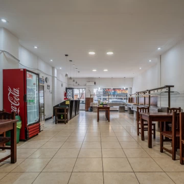 LOCAL COMERCIAL GASTRONOMICO - 7m x 31m - Vidriera