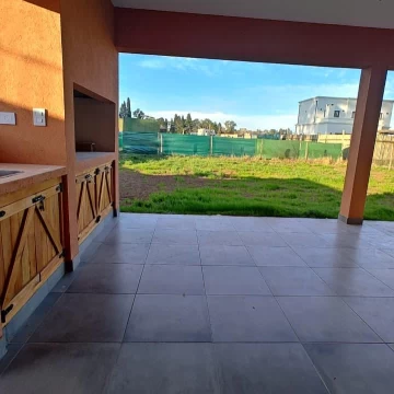 Casa Venta 3 Dormitorios - Santa Sofia - Pilar del Este