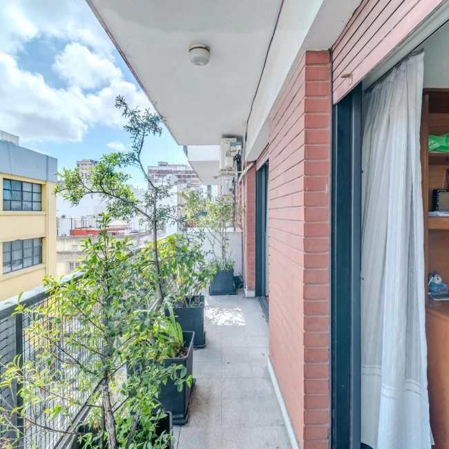 Venta  Depto. 3 amb. c/ Dependencia con baño | Balcón corrido | Zona Facultades | Balvanera