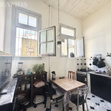 Dpto. Edificio Patrimonio Histórico-140m2-muy luminoso-2 piso