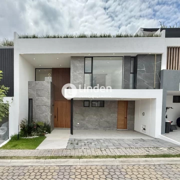 CASA EN VENTA EN PARQUE VIENA, ZONA LOMAS DE ANGELÓPOLIS II