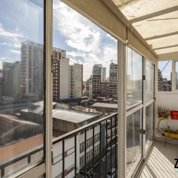 Venta Departamento de 3 ambientes en Almagro al Frente con vista abierta