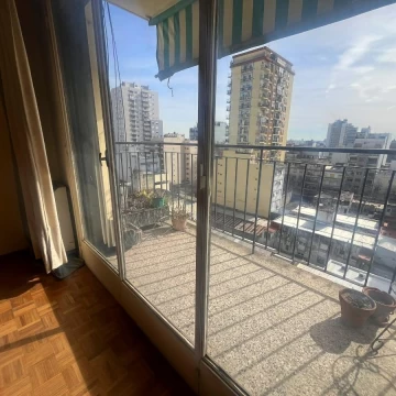 Departamento en venta 4 Ambientes con 3 Dormitorios | 8° Piso, Muy Luminoso | Av. Rivadavia, Flores.