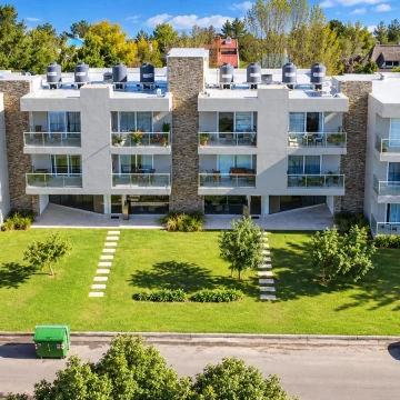 Apartamento en Venta de 1 Dormitorio y Cochera - Con Renta- Pinares, Punta del Este-