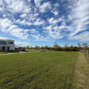 Venta lote 620m2, interno, en esquina en Puertos, Escobar