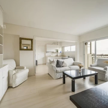 Tres ambientes piso alto con cochera