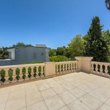 Casa en venta en Abril Club de campo con vista al golf y piscina climatizada