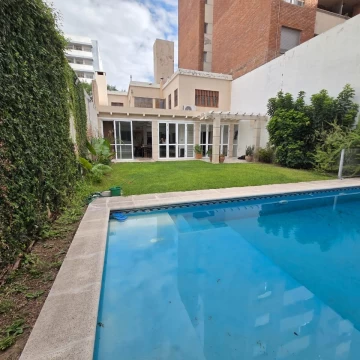 Venta Casa de Dos Plantas, Zona C1, Ideal Proyecto Inmobiliario en Ubicación Estratégica o Vivienda