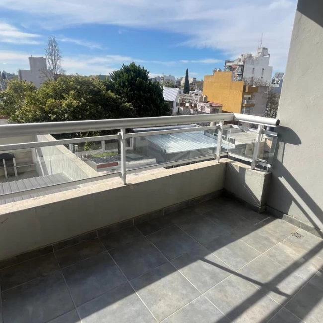 Venta Departamento nomoambiente divisible en Villa del Parque Luz y Vista abierta Cochera opcional